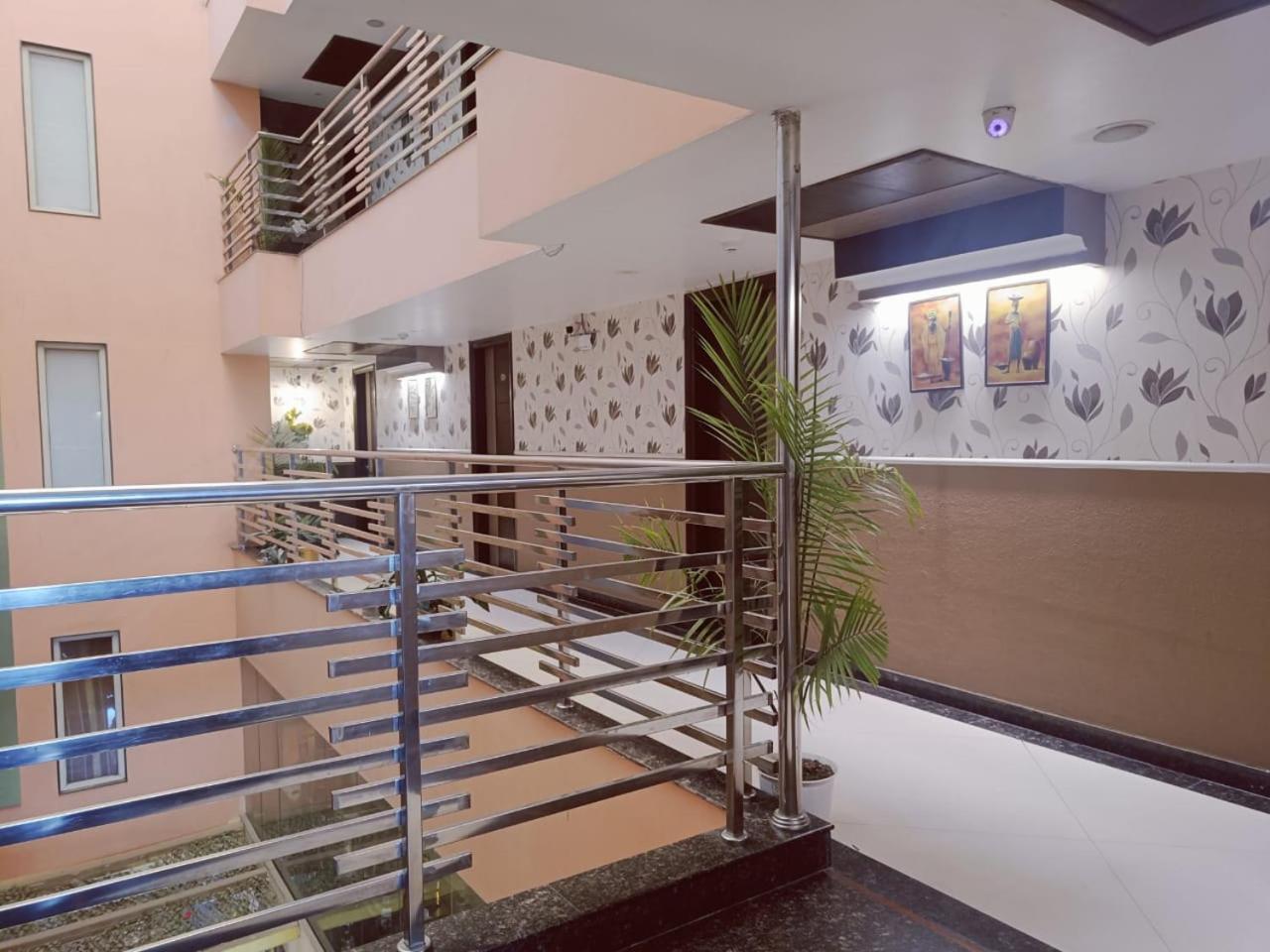 Hotel Waterfall Paschim Vihar Delhi Exterior photo